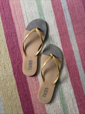 TKEES Beach Women's Gold/tan two tone Flip Flop Sandals